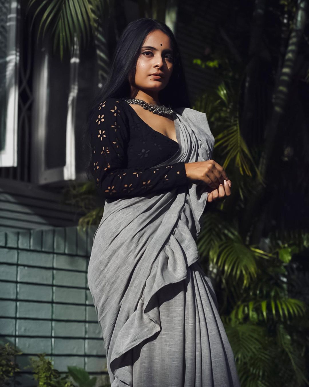 grey saree image