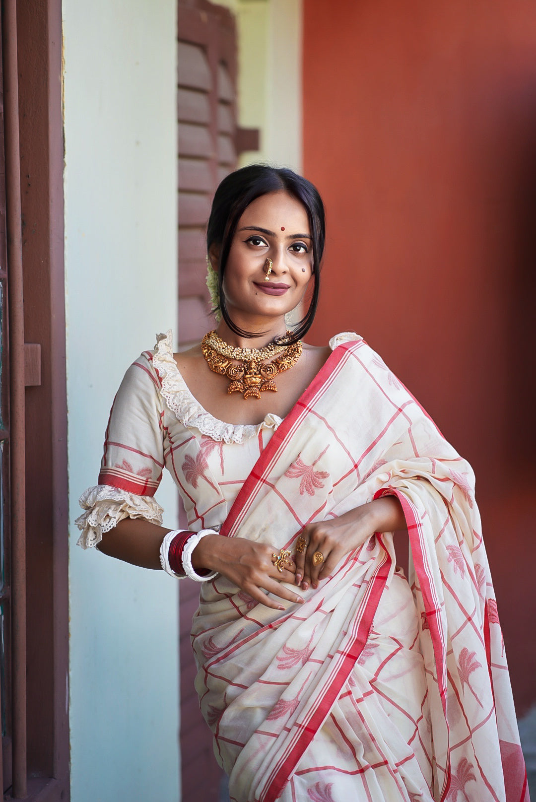 Lady In Jalgaon Handwoven Cotton Jamdani Saree