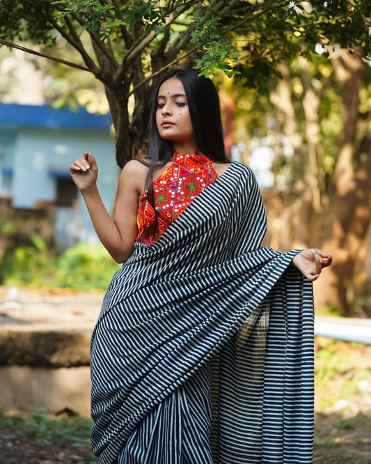 grey colour saree image