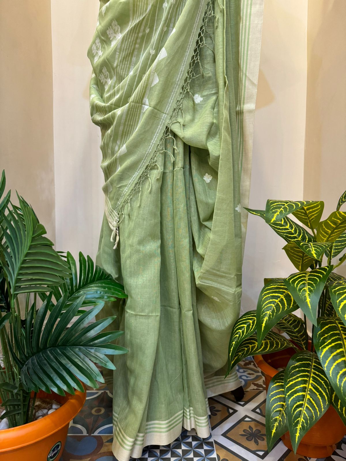 Grass The Ultimate Beauty Handwoven Jamdani Saree