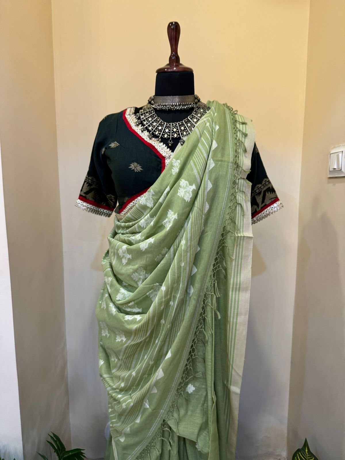 Grass The Ultimate Beauty Handwoven Jamdani Saree