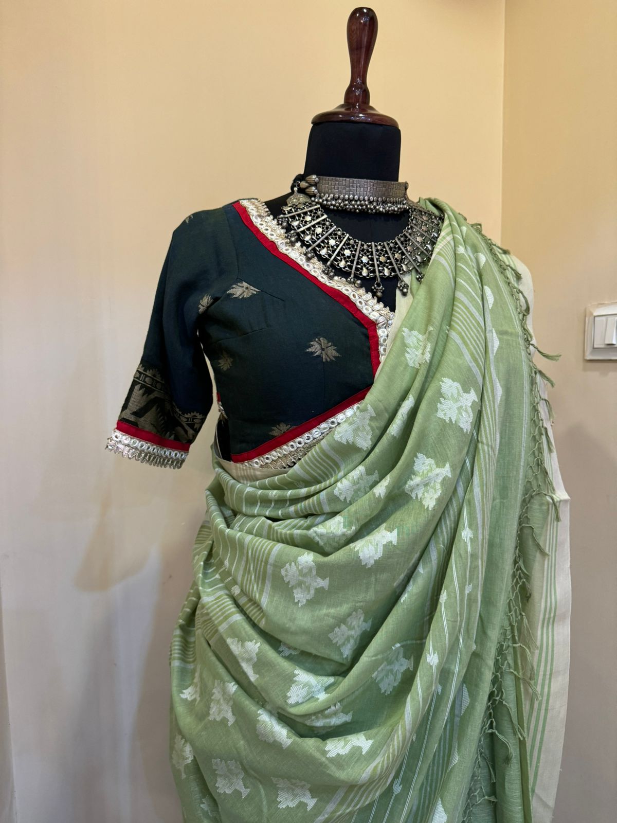 Grass The Ultimate Beauty Handwoven Jamdani Saree