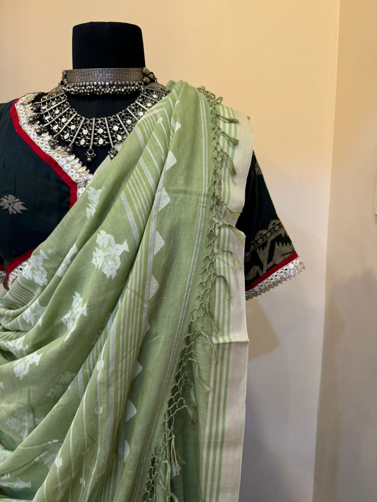 Grass The Ultimate Beauty Handwoven Jamdani Saree