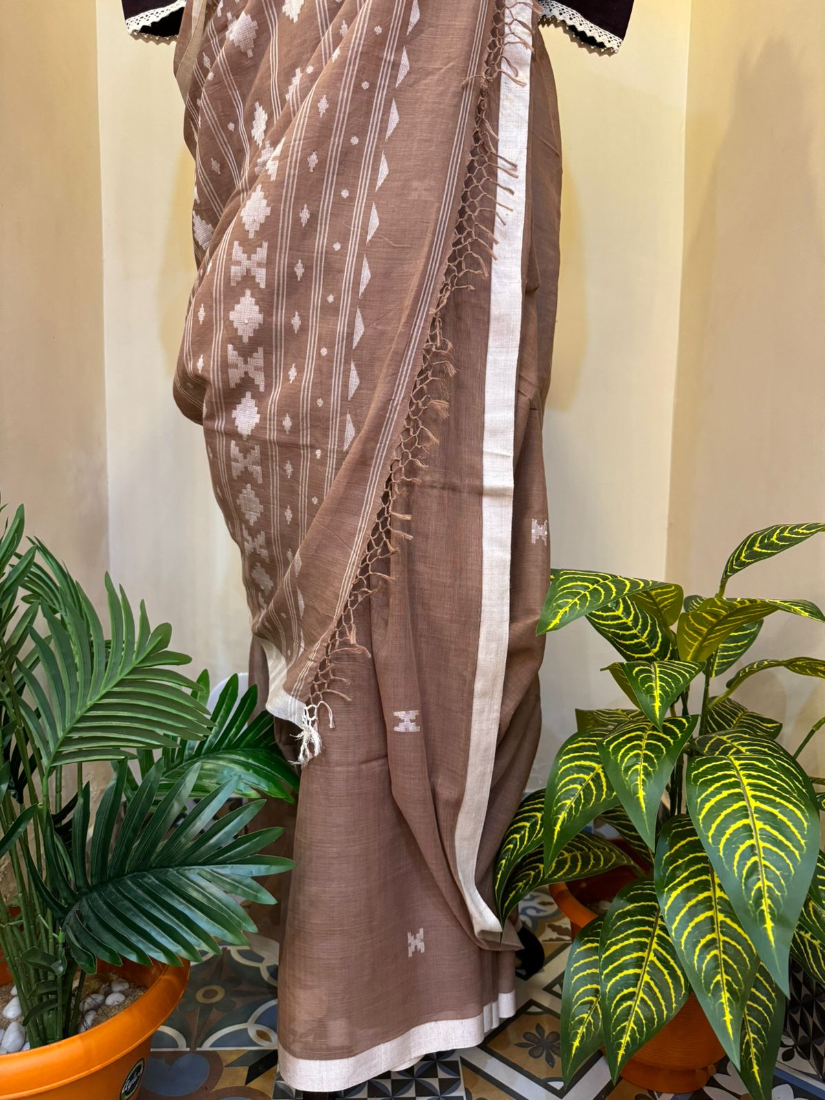 Dust The Love Handwoven Jamdani Saree