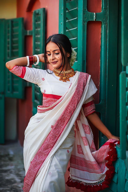 White Pese Lily Handwoven Cotton Saree